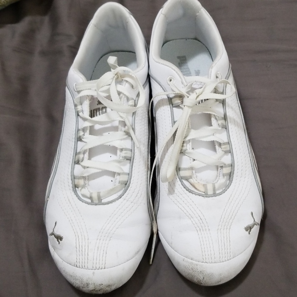 Woman's Puma Sneakers